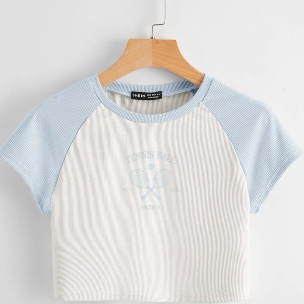 NWT SHEIN CROPPED BASEBALL T SHIRT